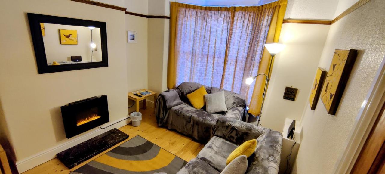 Rhubarb Terrace On The Coast - Sleeps 1-6 Villa Colwyn Bay Exterior foto
